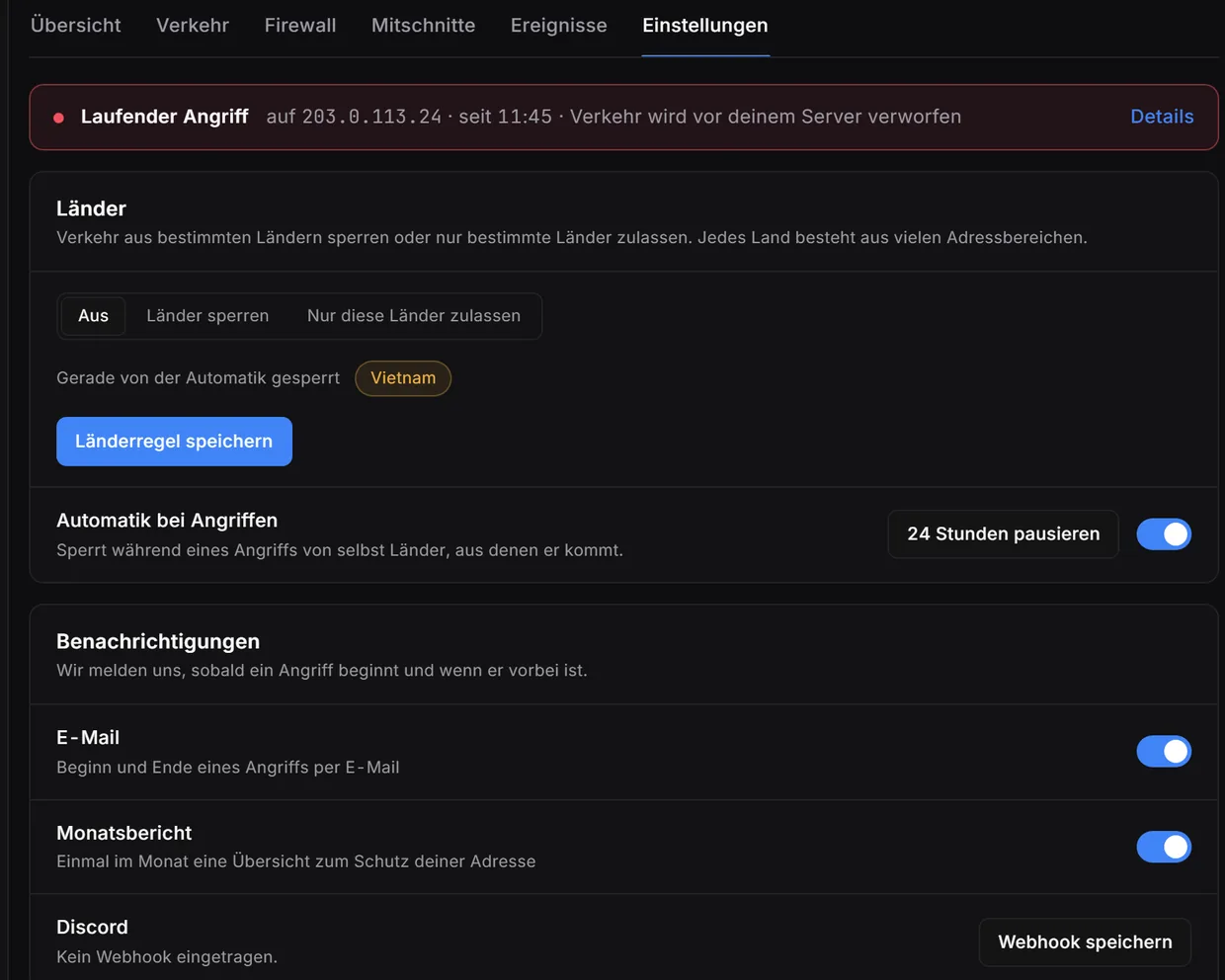 Gameserver-panel, angreb, fanen Indstillinger: Spær lande eller tillad kun bestemte, automatikken ved angreb og underretningerne via e-mail, månedsrapport og Discord.
